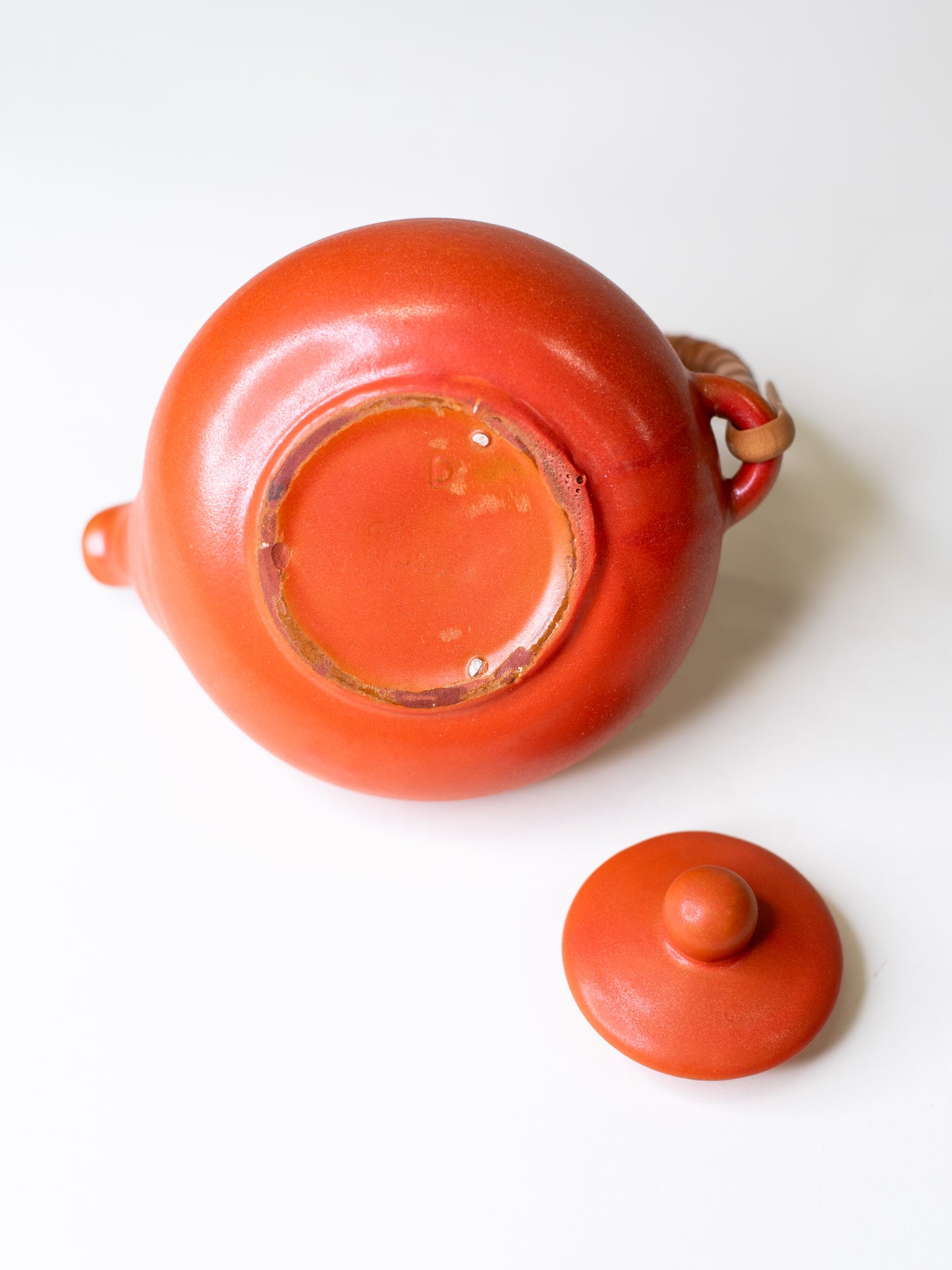 Kupittaan Savi Ceramic Pot with Rattan Handle – Finland, Mid-Century