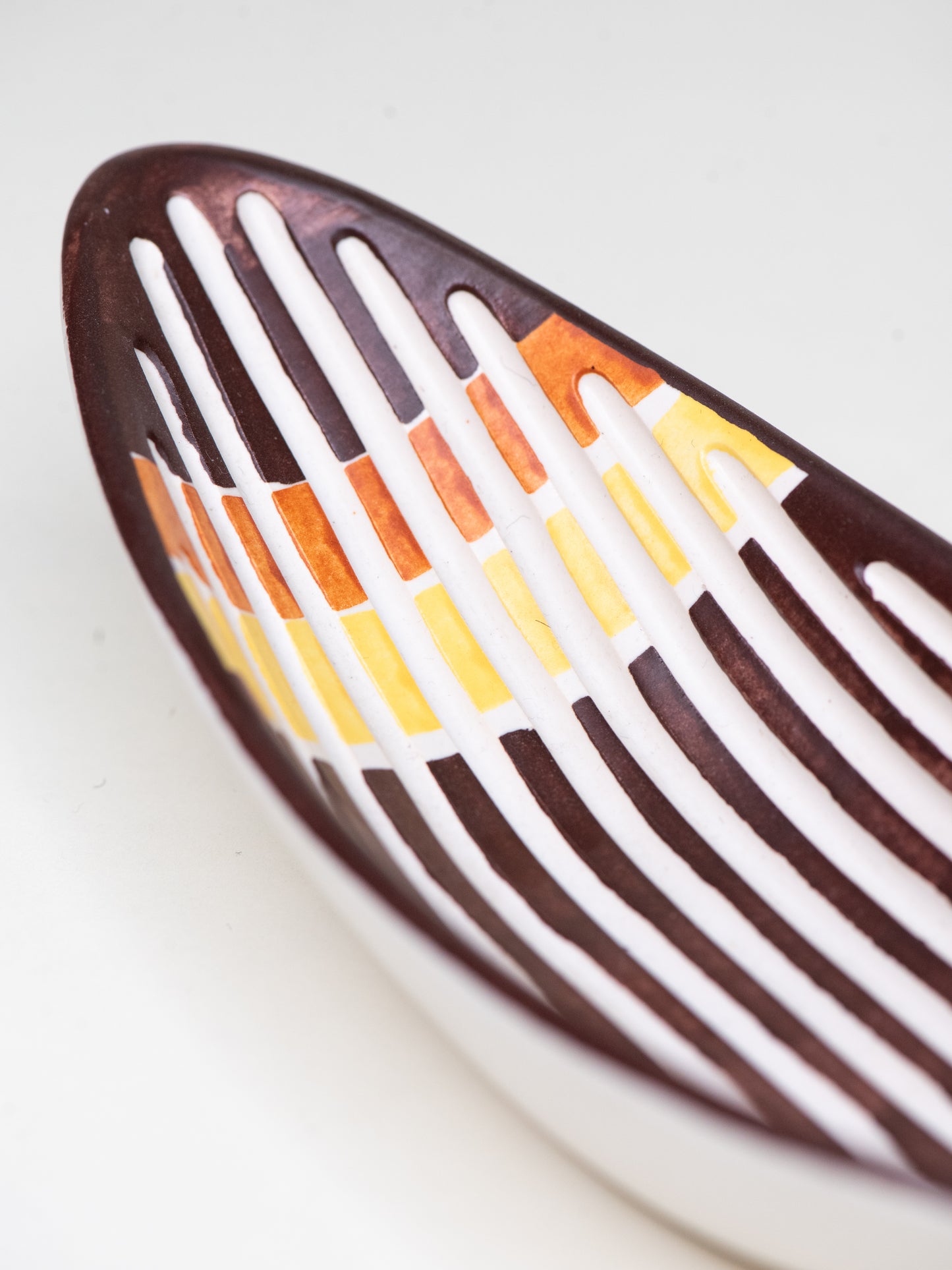 Mid-Century 1950s Ceramic Dishes – Hand-Painted ‘Hawaii’ Sgraffito - Set of Two