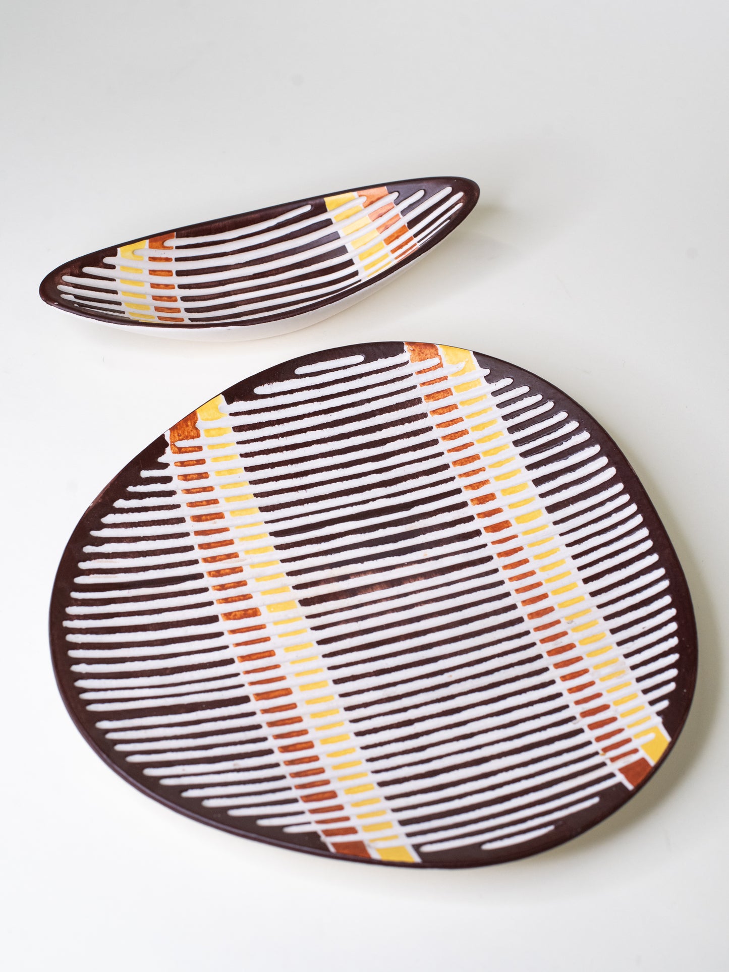 Mid-Century 1950s Ceramic Dishes – Hand-Painted ‘Hawaii’ Sgraffito - Set of Two