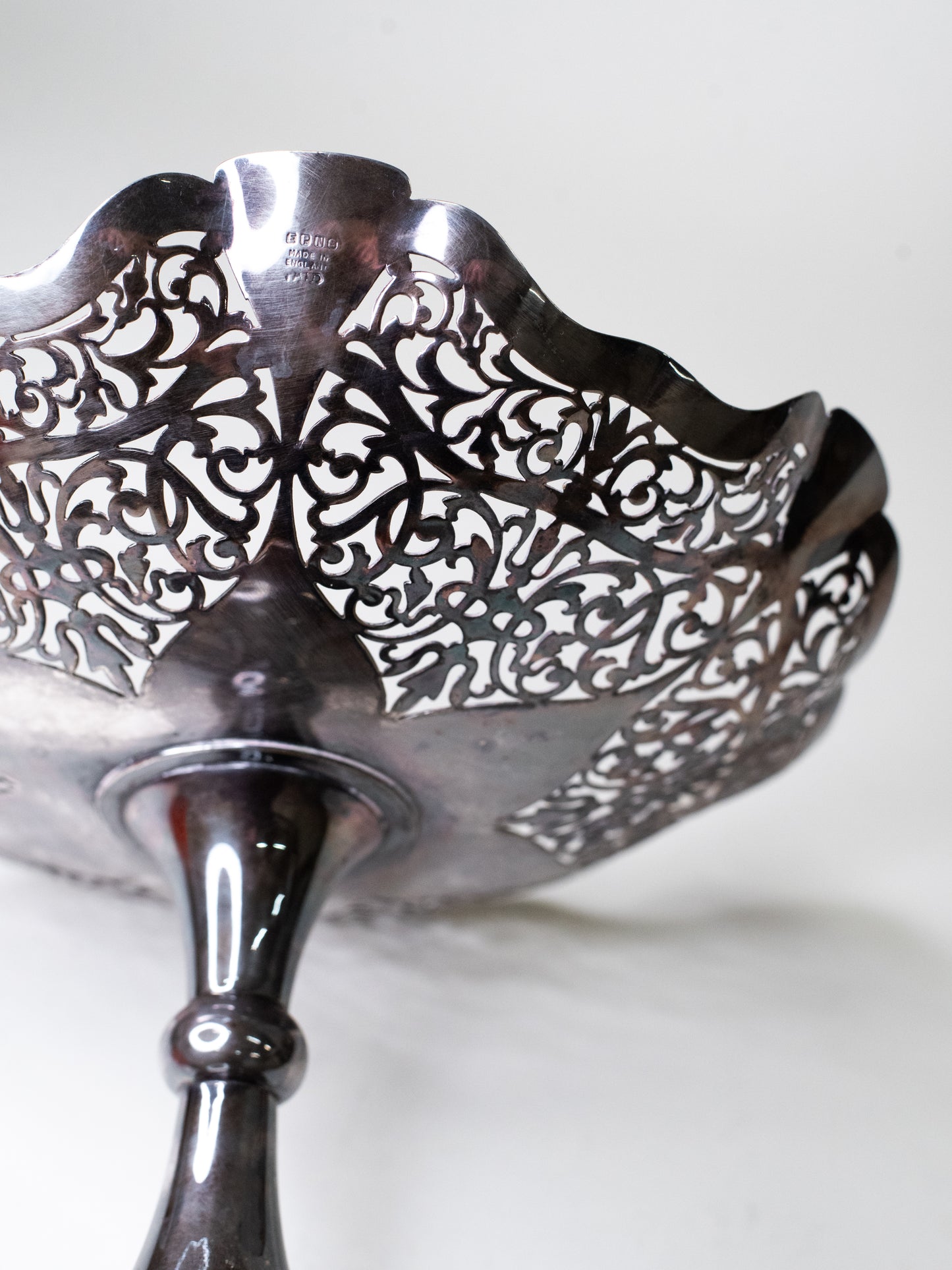 Vintage Silver-Plated Pedestal Bowl – England, Early 20th Century
