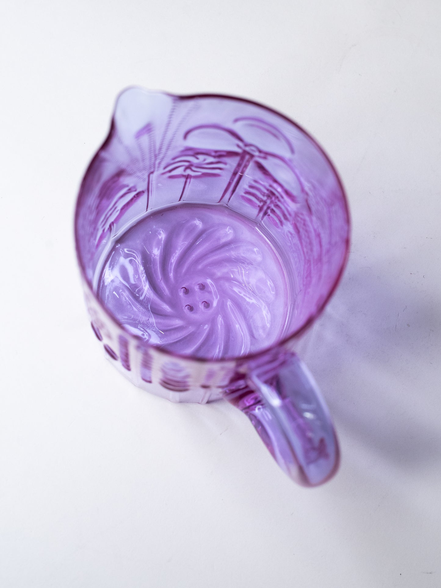 Nuutajärvi 'Flora' Pitcher in Neodymium Glass - Oiva Toikka - Finland, 1960s